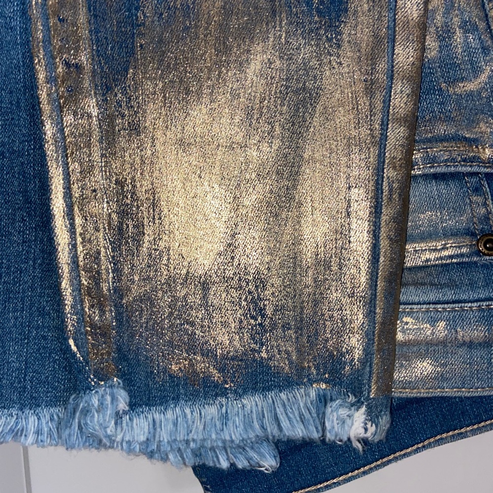 SOHO New York & Co Boyfriend Gold Foiled Front of jeans with frayed hem.Gorgeous